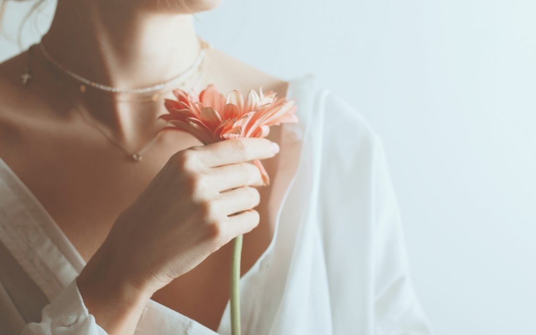 Cómo sacar partido a tu escote con 4 cuidados naturales.